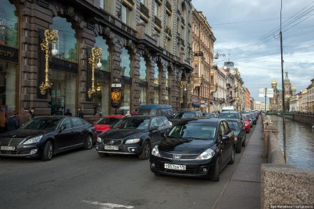 Власти Петербурга объяснили введение ограничительных мер на Новый год