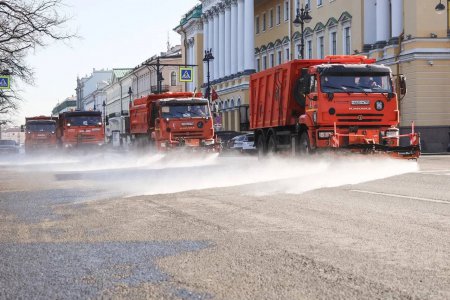 Чистота, помощь героям и первая навигация нового моста. Весенние дела Петербурга