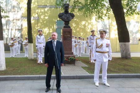 Открытие бюста Нахимова, планы «Ленфильма», рекорды метростроя. Главные события недели в Петербурге